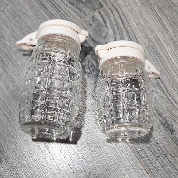 Set Of 2 VINTAGE Clear Decanters - Picture 2 of 8